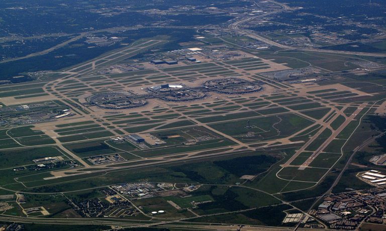 ۱۰۲۴px-Dallas_-_Fort_Worth_International_Airport